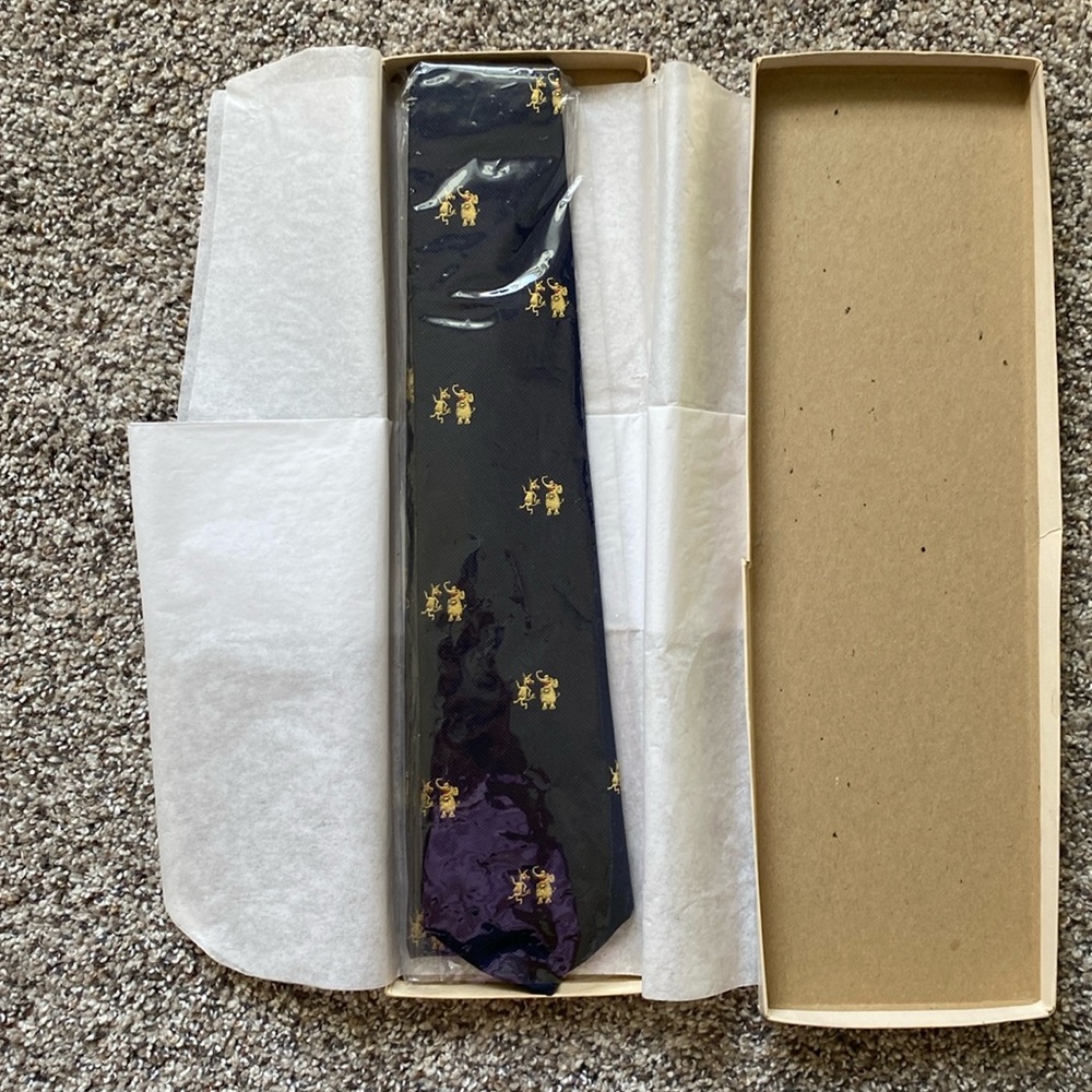 Cravat Club custom tie for the Taft Institute with donkey & elephant.